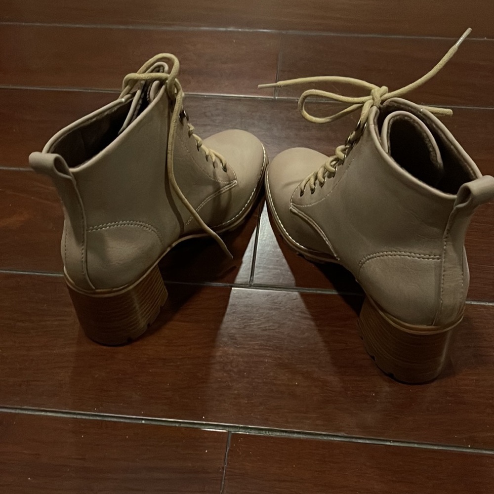 KORKS Chelsea Combat Lace-up Natural Heels Booties Beige size 6.5M - Picture 9 of 10